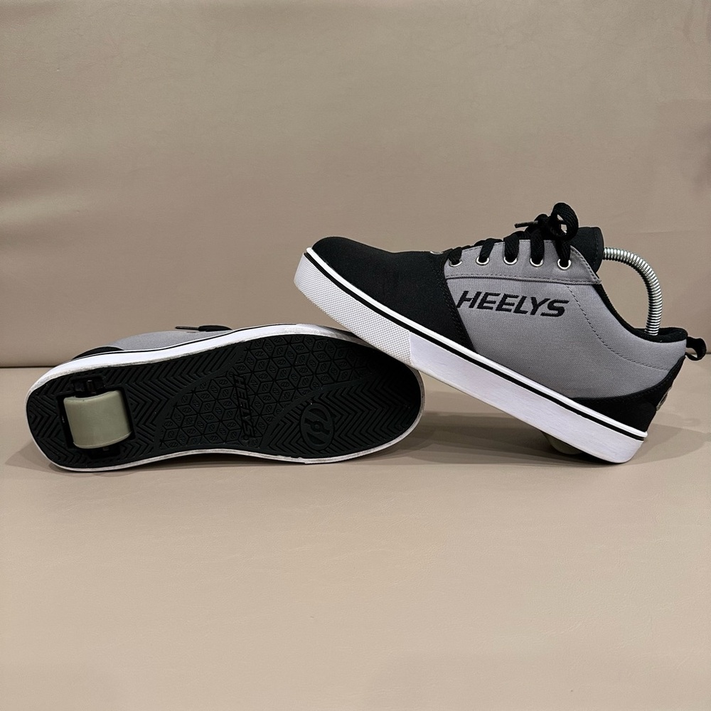 Heelys Black & Gray Low-Top Skate Shoes with Wheel
